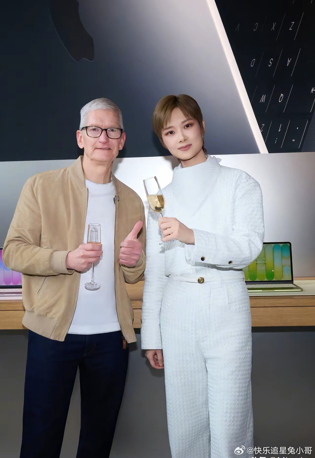 歌手李宇春与苹果现任CEO库克同框！