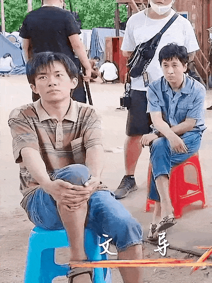 一直以为这个图是粉丝玩梗，原来是真的[捂脸哭]​​​