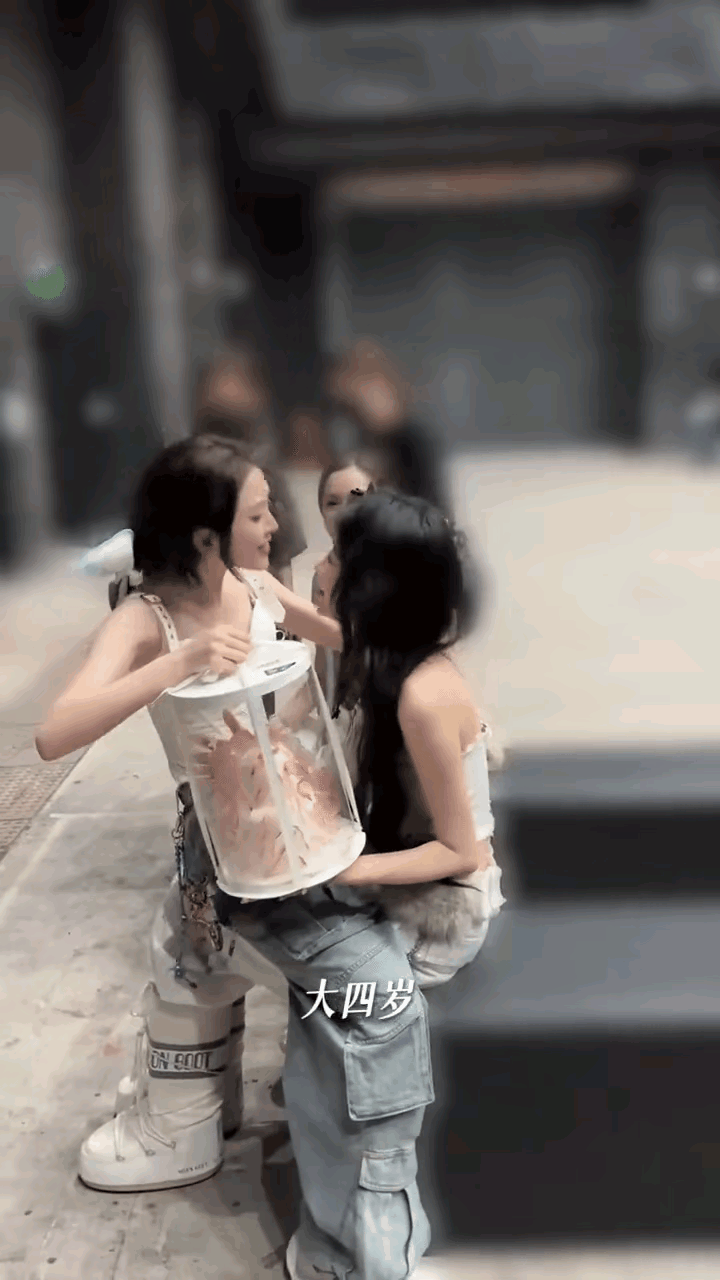 孙怡唯独董子健不喜欢团宠孙怡，唐艺昕偷偷买生日蛋糕给孙怡庆生，直接还坐到了孙怡