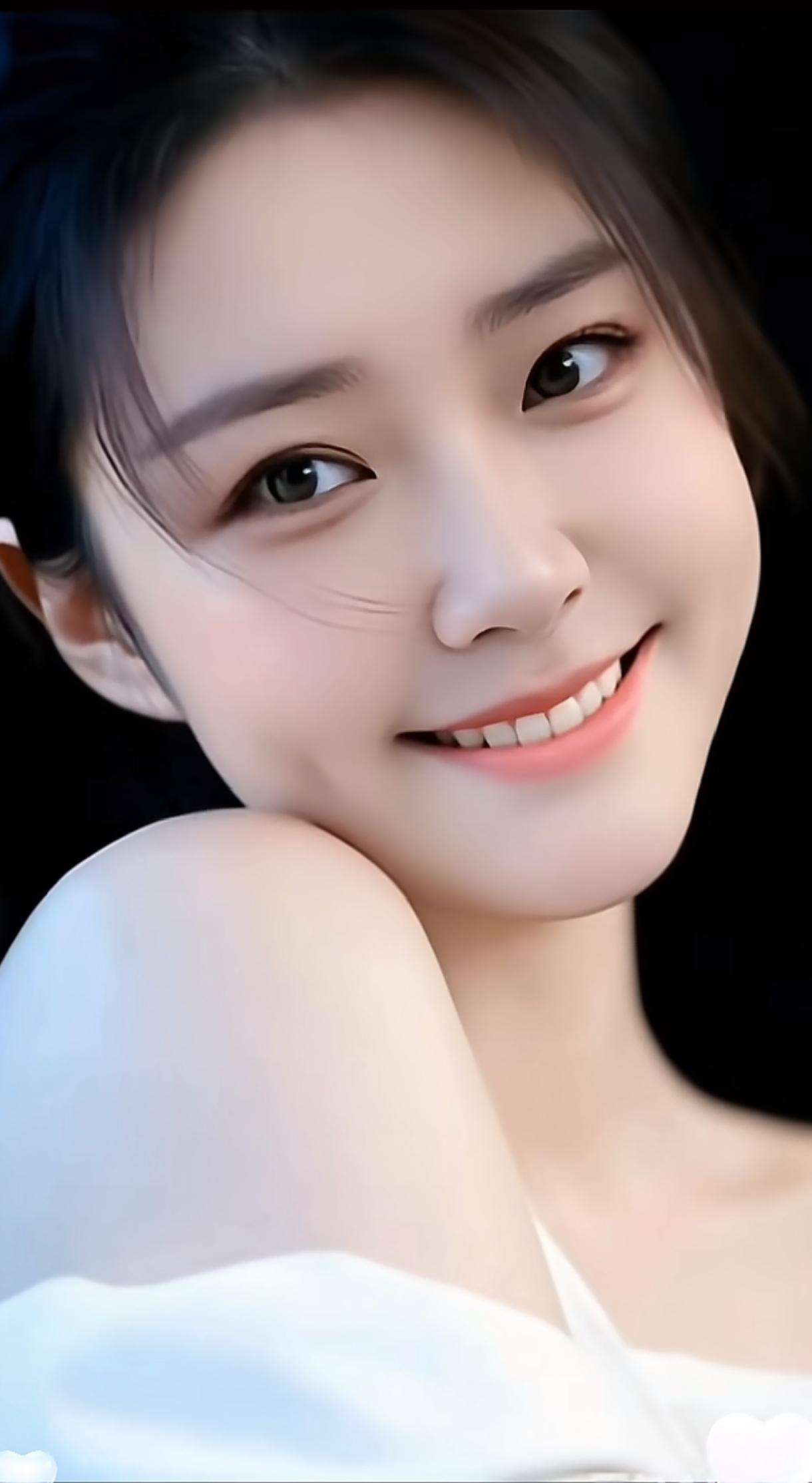 甜美笑容，温柔可人，元气满满的一天从微笑开始！😊✨分享一张最近随手拍的照片甜