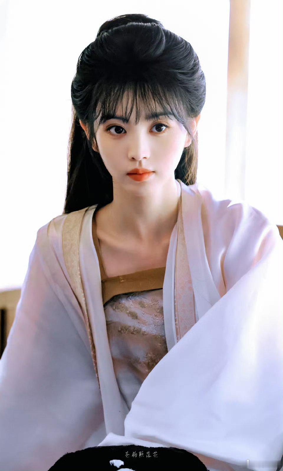 赢家田曦薇从古装甜妹到职场飒姐，田曦薇用一部部作品撕掉标签、拓宽戏路，真正活成