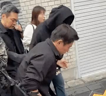 周杰伦有才有钱，但依然治不了他的病，这就是人生没有完美的。周杰伦自出道以来就是