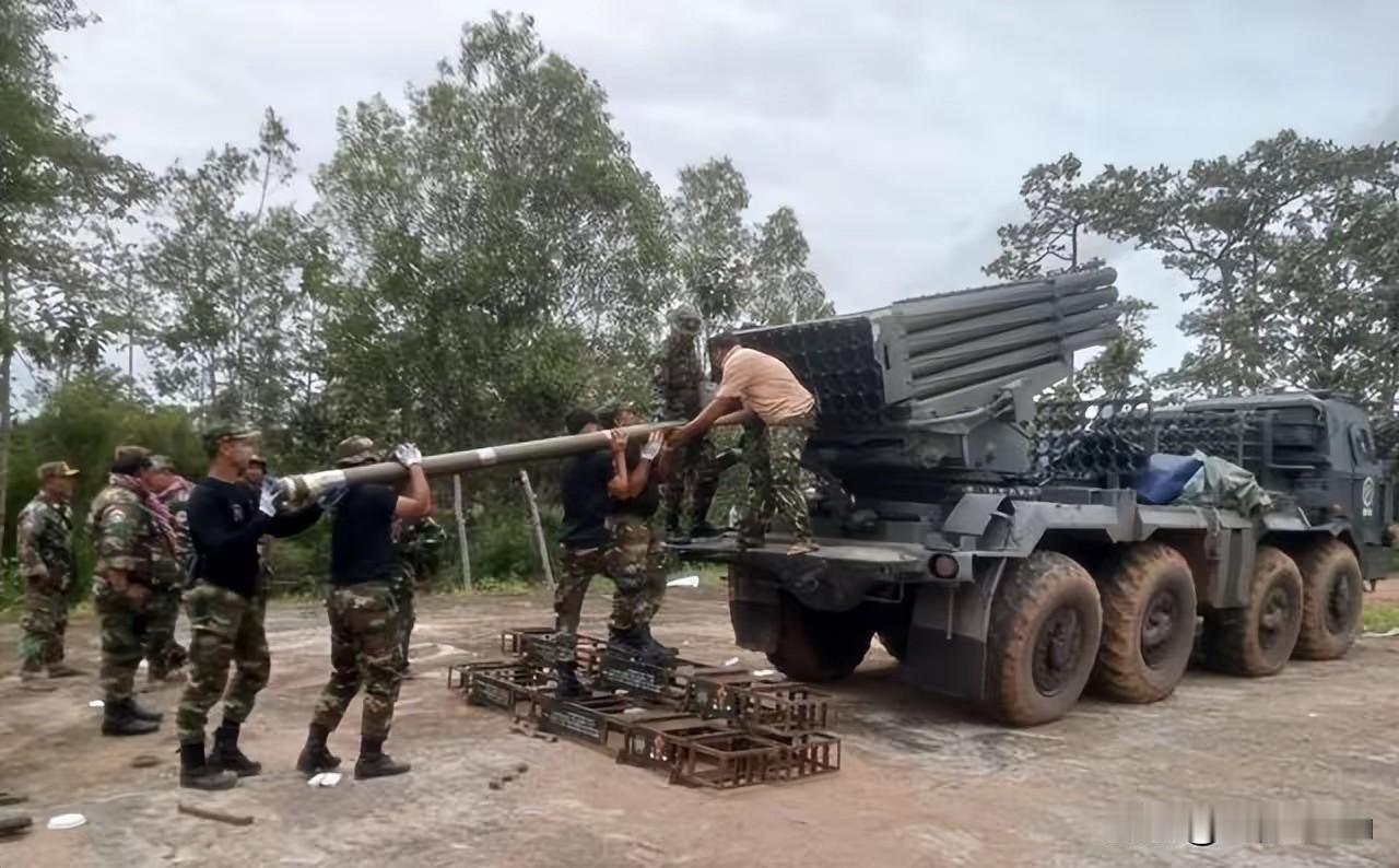 泰国军方警告東埔寨，若动用中国PHL-03火箭炮将立即纵深打击，该炮射程130公