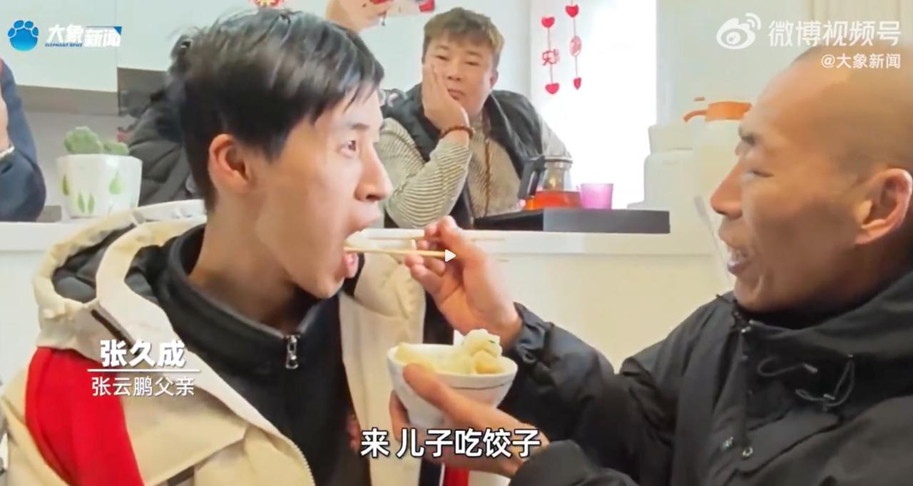 25年太不容易了！吉林通化，29岁的张云鹏跨越一万多公里，从加拿大回到了阔别25