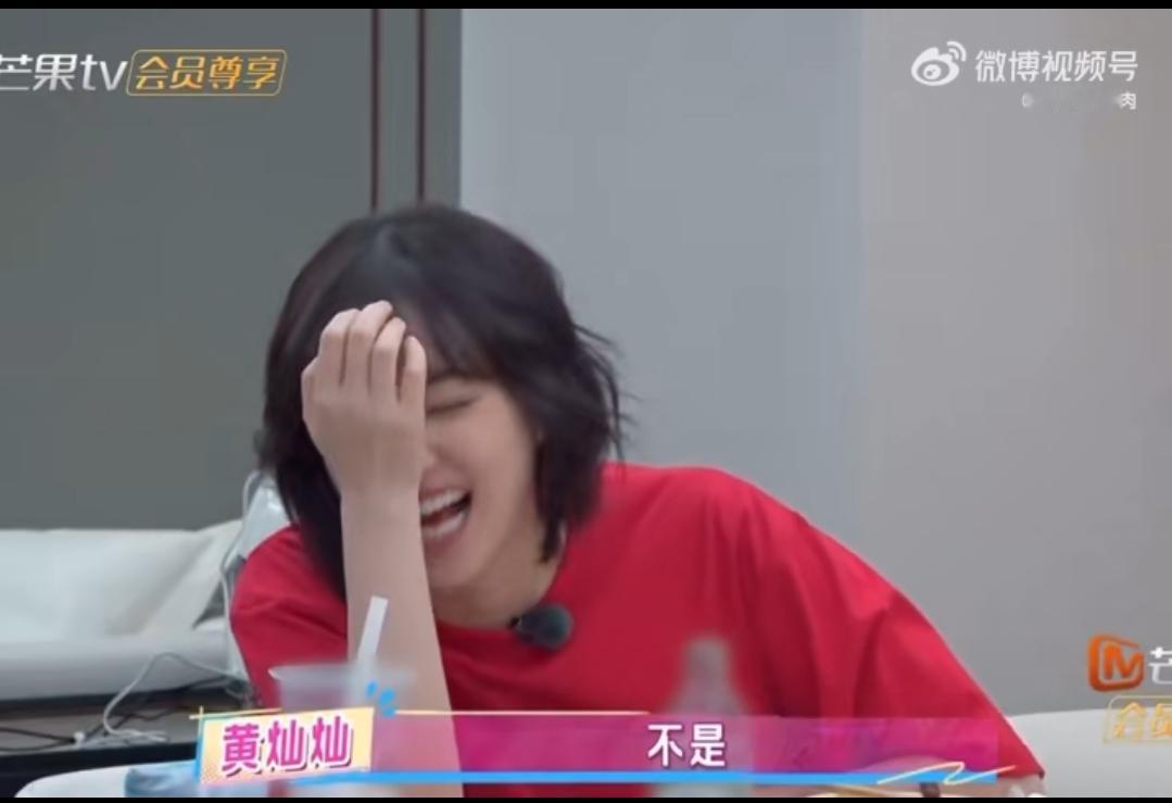 罗予彤的“崩溃式劝分”：谁没为恋爱脑闺蜜拼过命？刷到罗予彤说哭着劝黄灿灿分