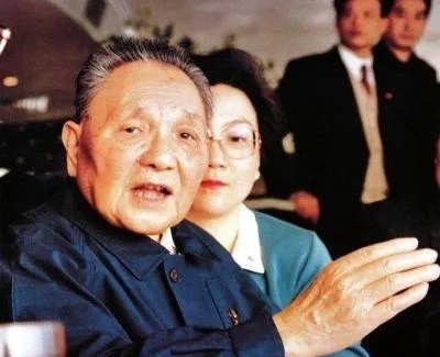 1980年，美国放话，只要我国加入北约，就将与我国共享尖端武器。消息一出，世界各