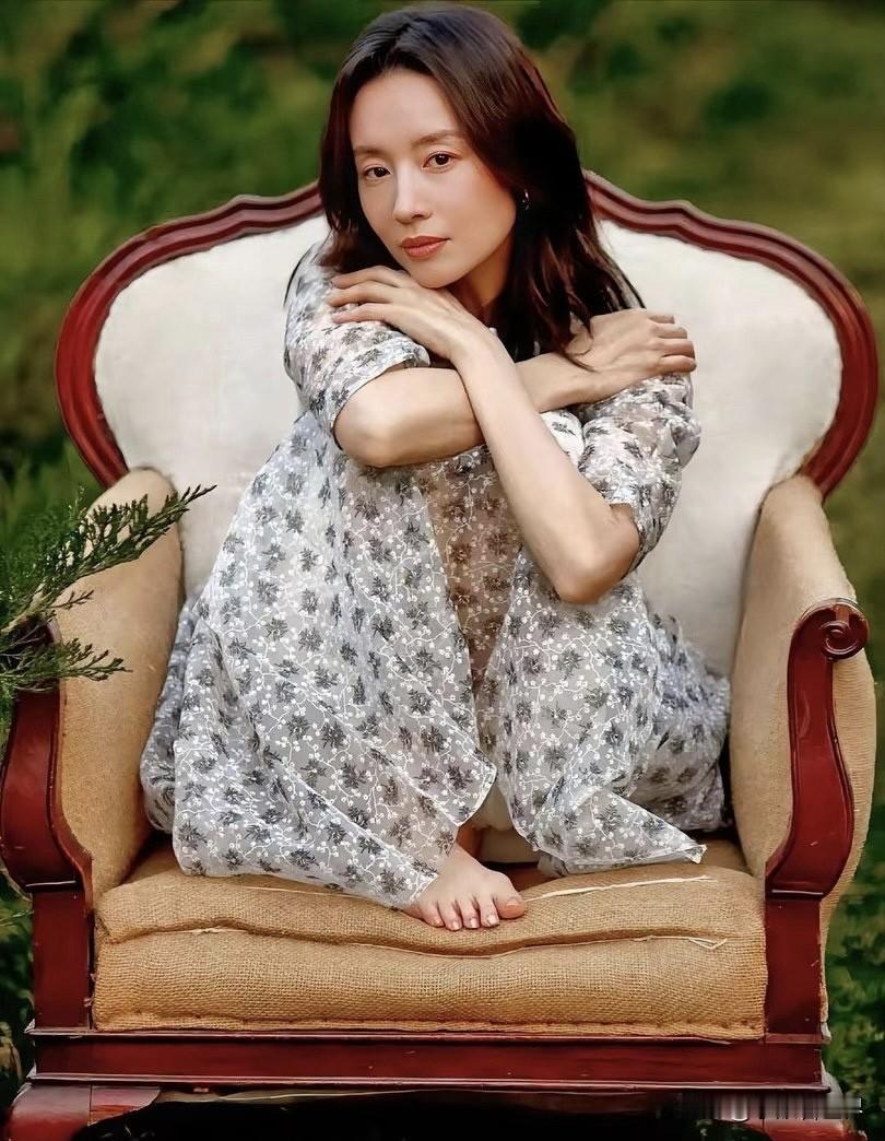白月光仍然是很多人的白月光，董洁这都已经是四十多岁的人了，看上去还是有那种清纯的
