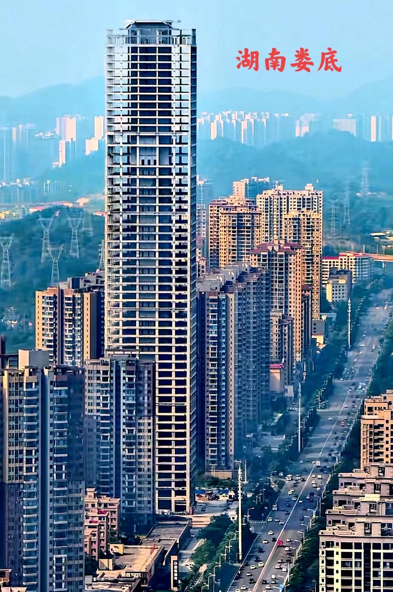 湖南娄底市这么发达了吗？到处都是高楼大厦，其中、最高的那一栋就是娄底唯一一栋超高