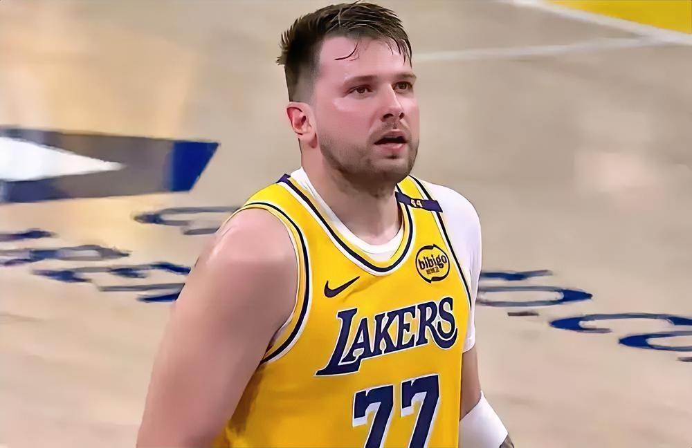 攻强守弱！！湖人当家球星东契奇近4场比赛的投篮命中率和正负值！！对阵黄蜂：2