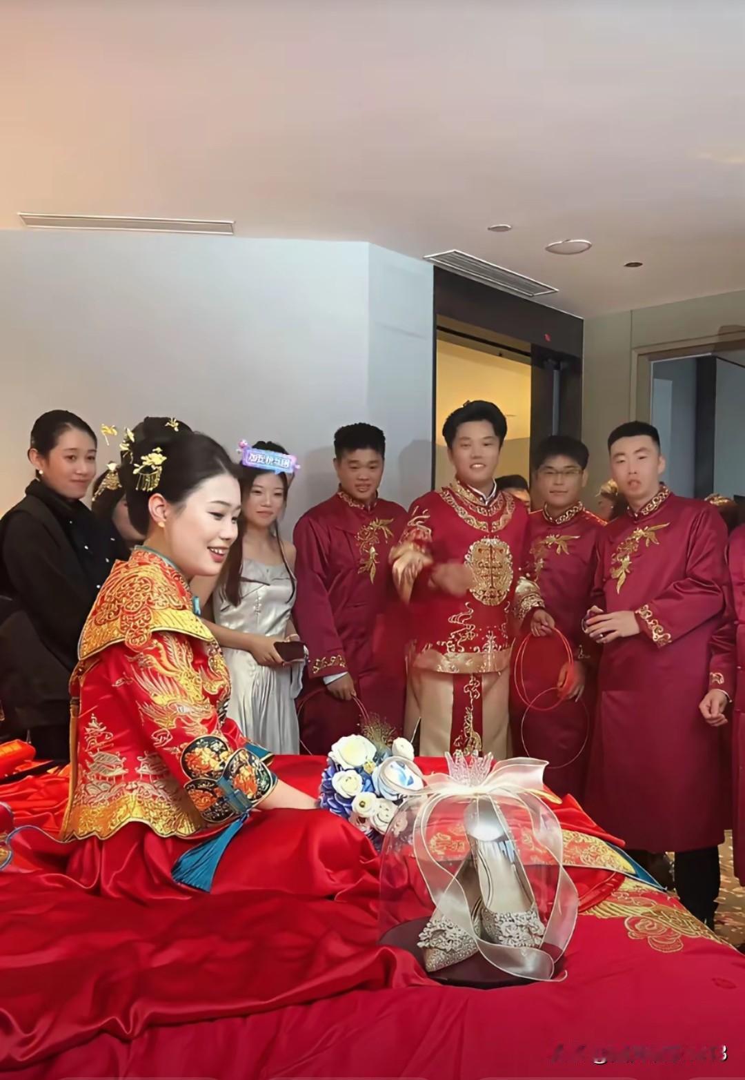 解清帅和王正正终于结婚了。两年前解清帅认亲的时候，网友们就问他解清帅和