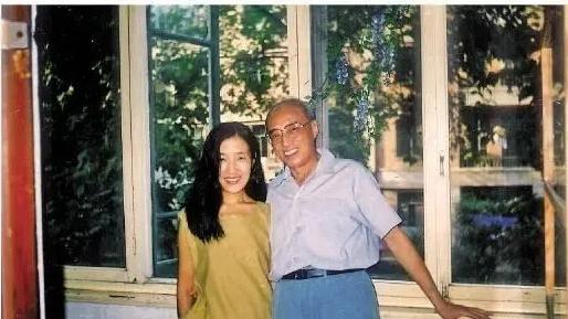 1986年，65岁的火箭专家杨南生娶了29岁的张严平。张严平的父母不同意，后来当