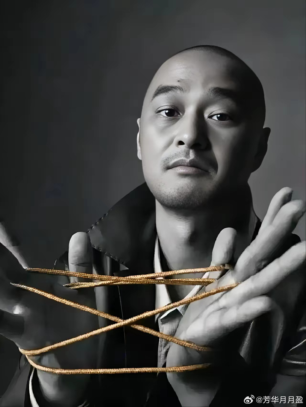 冯唐说：“最消耗人能量的，不是吃吃喝喝，而是负面情绪。​一件事没办好，一句话没说