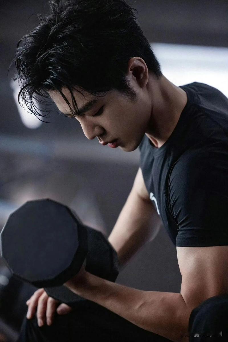 肖战啊肖战你这是要卷死谁啊？内娱年终考刚发卷子，别人还在找笔，你直