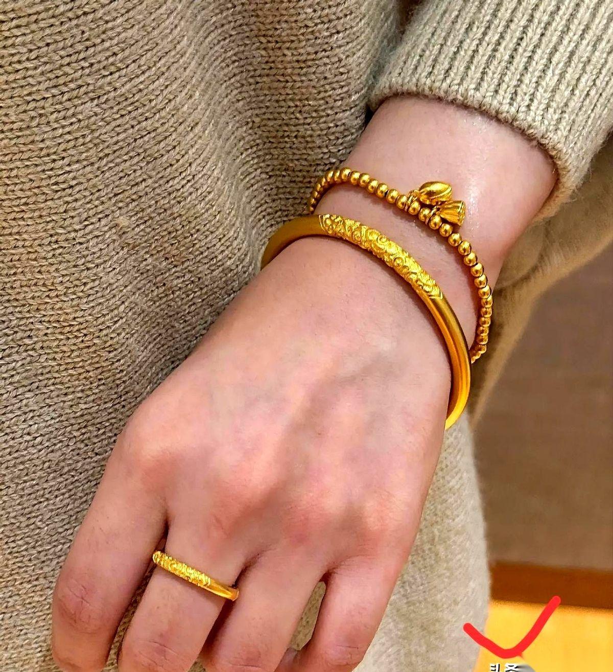 最近谁要是跟你说，他趁着现在把手里的金子卖了。你啥也别说，默默离他远点儿。这