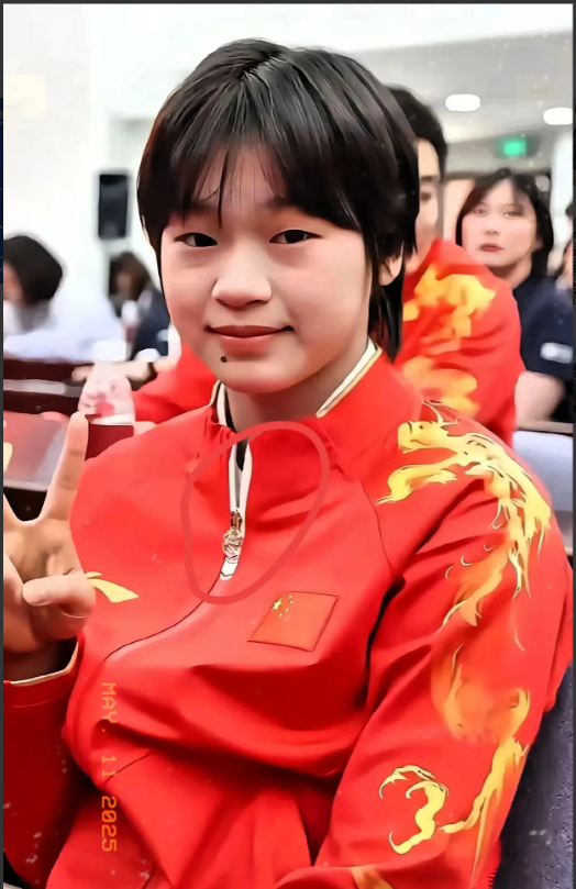 惊！全红婵悄悄“转型”了！当大家还停留在她奥运夺冠的水花消失术时，这位跳水天才少