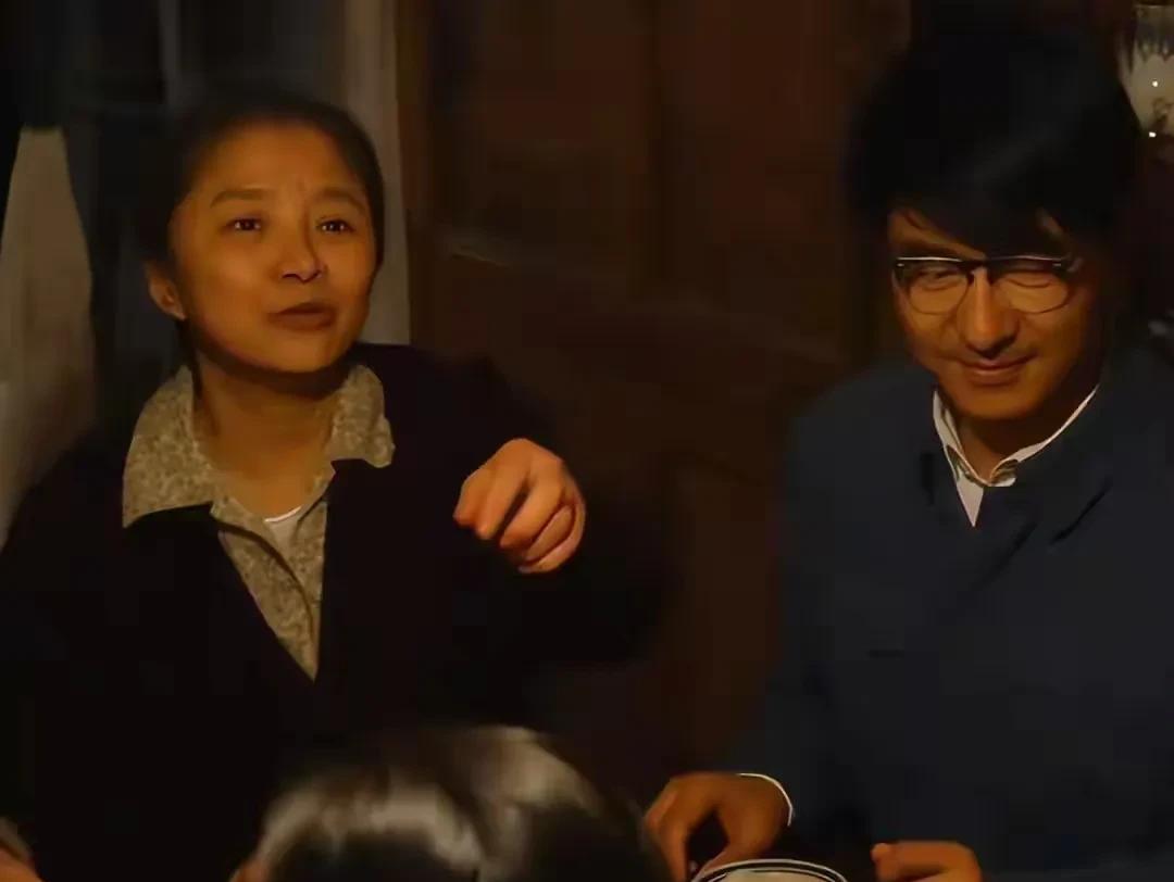 《万物生》没她不行，迟蓬扮演的“大脚娘”真是让大家喜欢，一个明事理，疼儿媳妇的老
