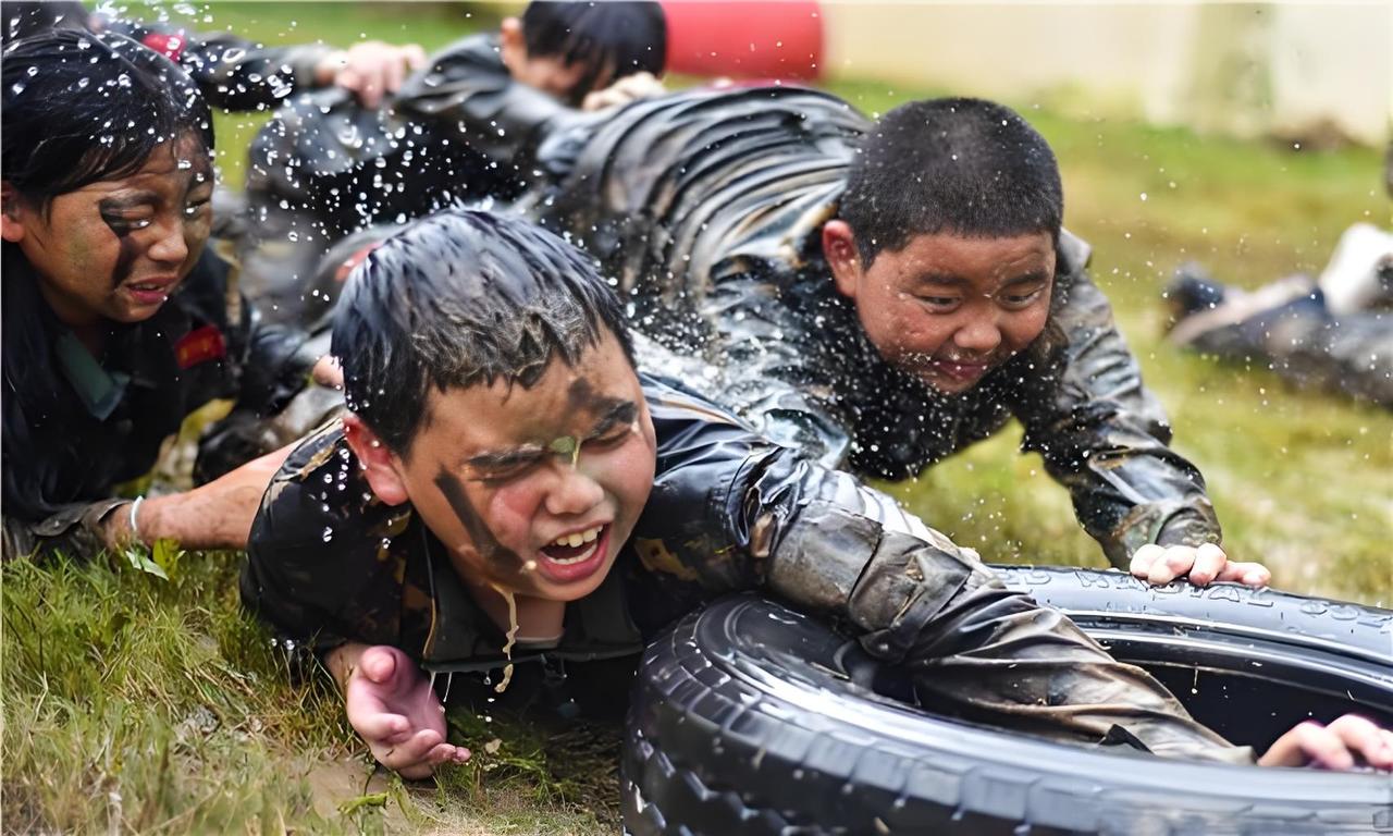 家长以前花钱是为了让孩子享福，现在花7680元21天让孩子吃苦，为了让自家小孩成