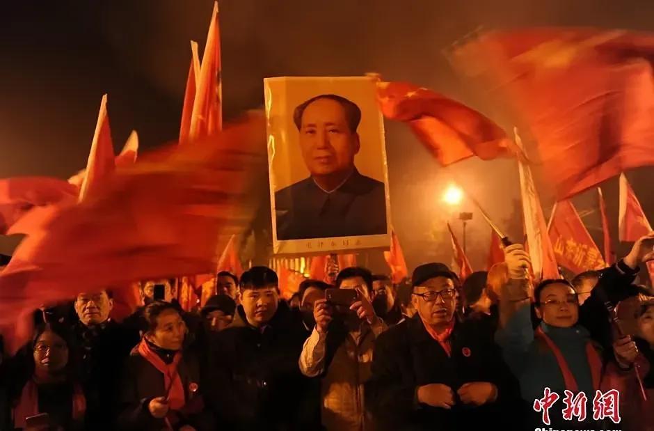 神州感咏寄痴情，日出韶山东方红！