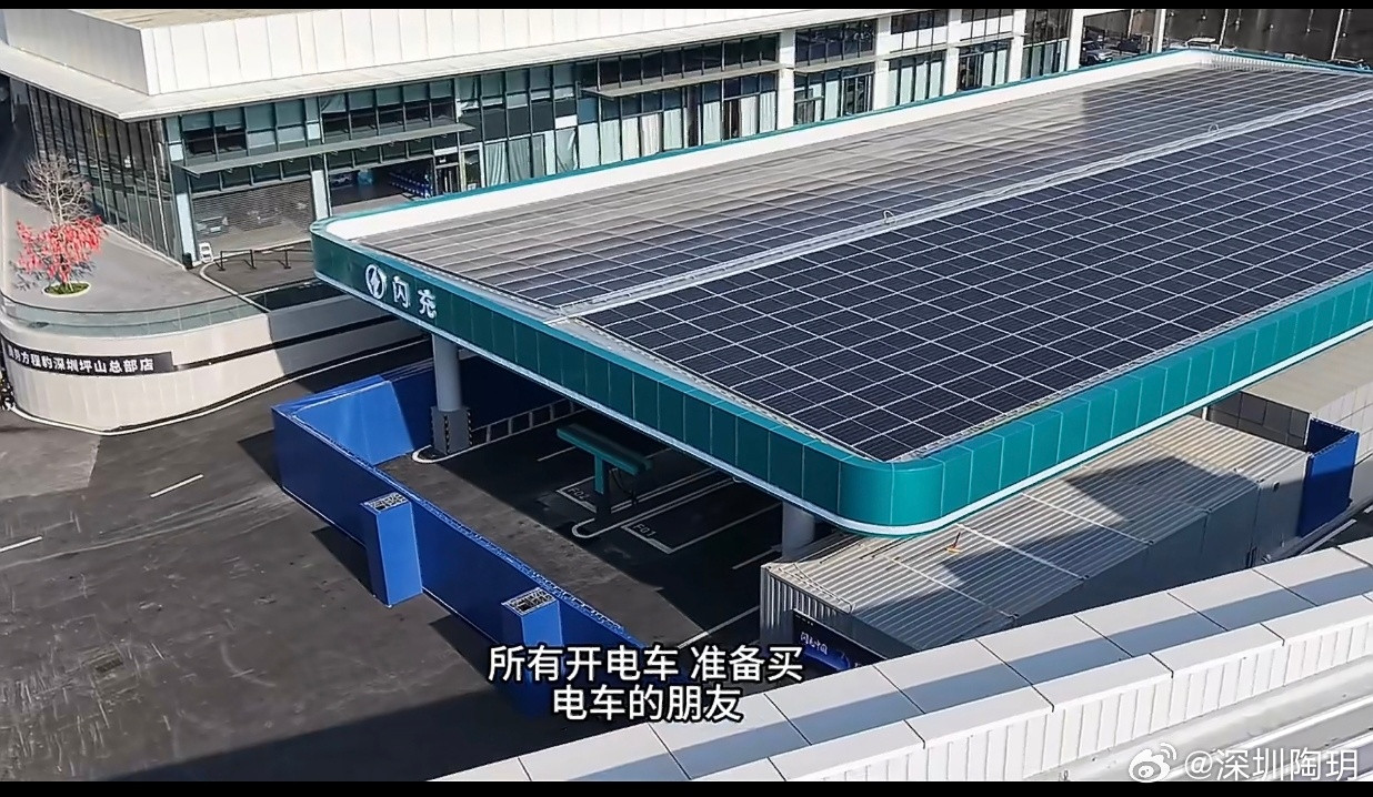 很早之前我就想过，如果建个充电站，屋顶覆盖光伏板，然后弄个大大的储能柜。没想到这