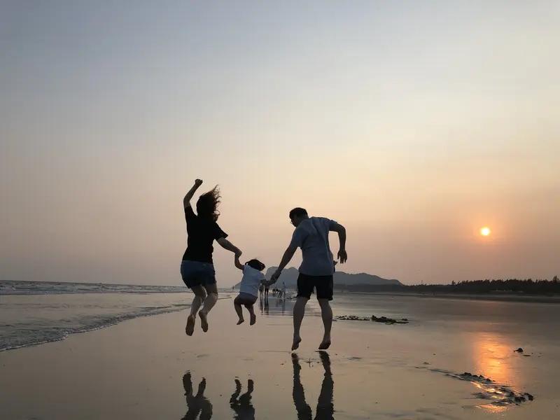 大家有没有发现，大部分中年女人都有一个通病，就是老公不在家的时候，想老公。