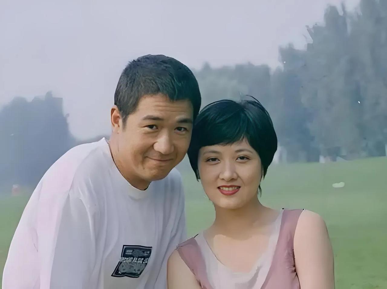 当年邓婕对张国立说起:“北京奥森公园一定有前途，我们买1000平地吧，花个500