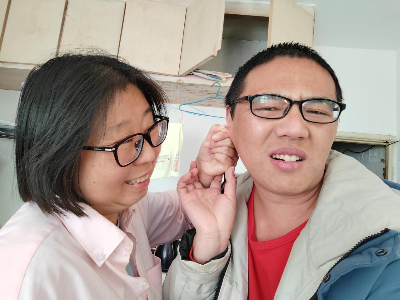 姐弟恋太难了，姐姐今天要把我赶出海景房！就因为我买了一瓶白酒，姐姐就发火了，她不