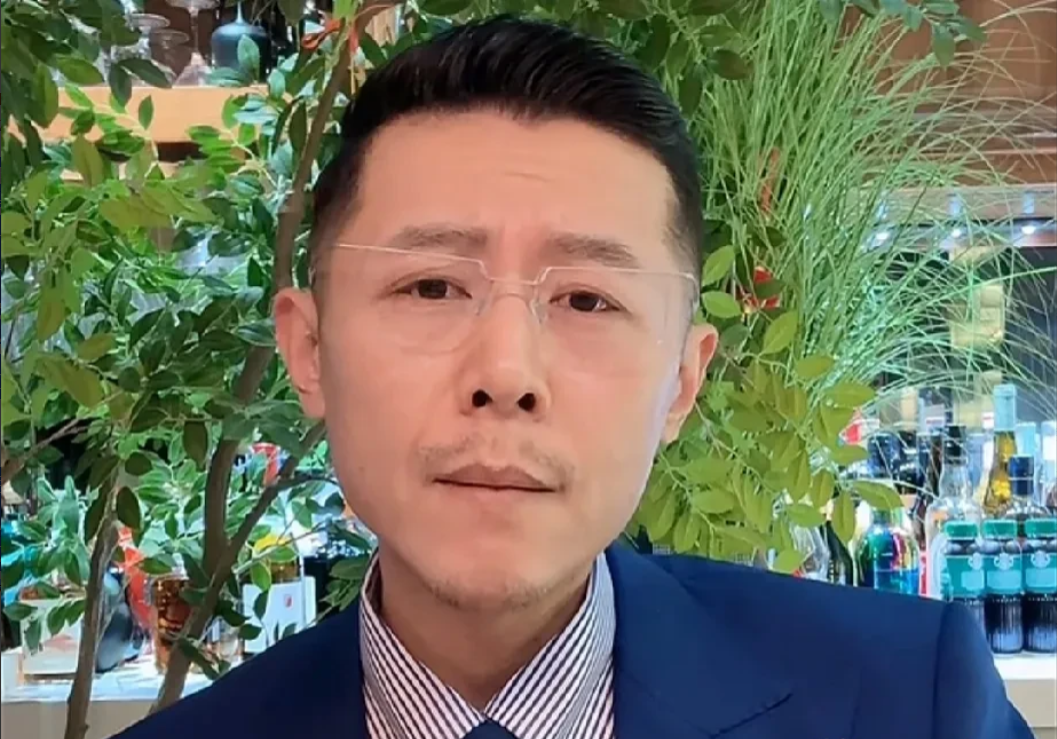 一名来自东北40岁的女士连线大冰，六七年前的时候，妹妹在北京一家央企工作，在公交