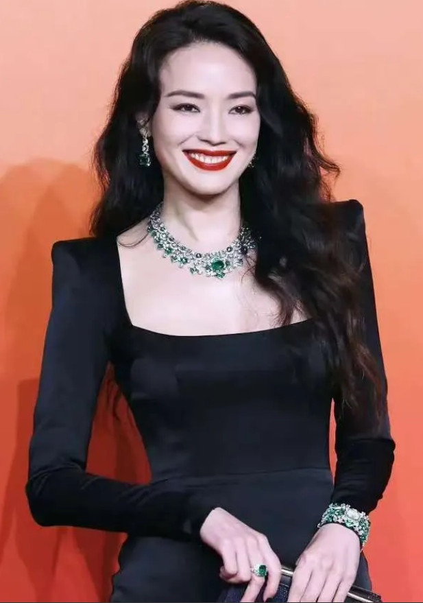 有次采访中，主持人问舒淇：“当年李安主动邀请你拍《卧虎藏龙》，这么好的机会，你为