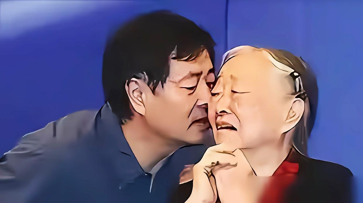 谁也没想到！凌晨一点北京，72岁濮存昕居然拿布绳把自己和94岁母亲系一块！