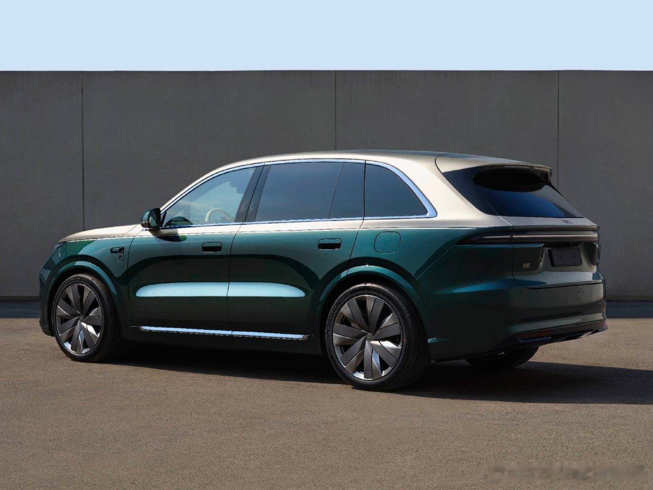 看齐大哥理想L9Livis，全新理想L8Livis在今晚登陆了工信部。它整体