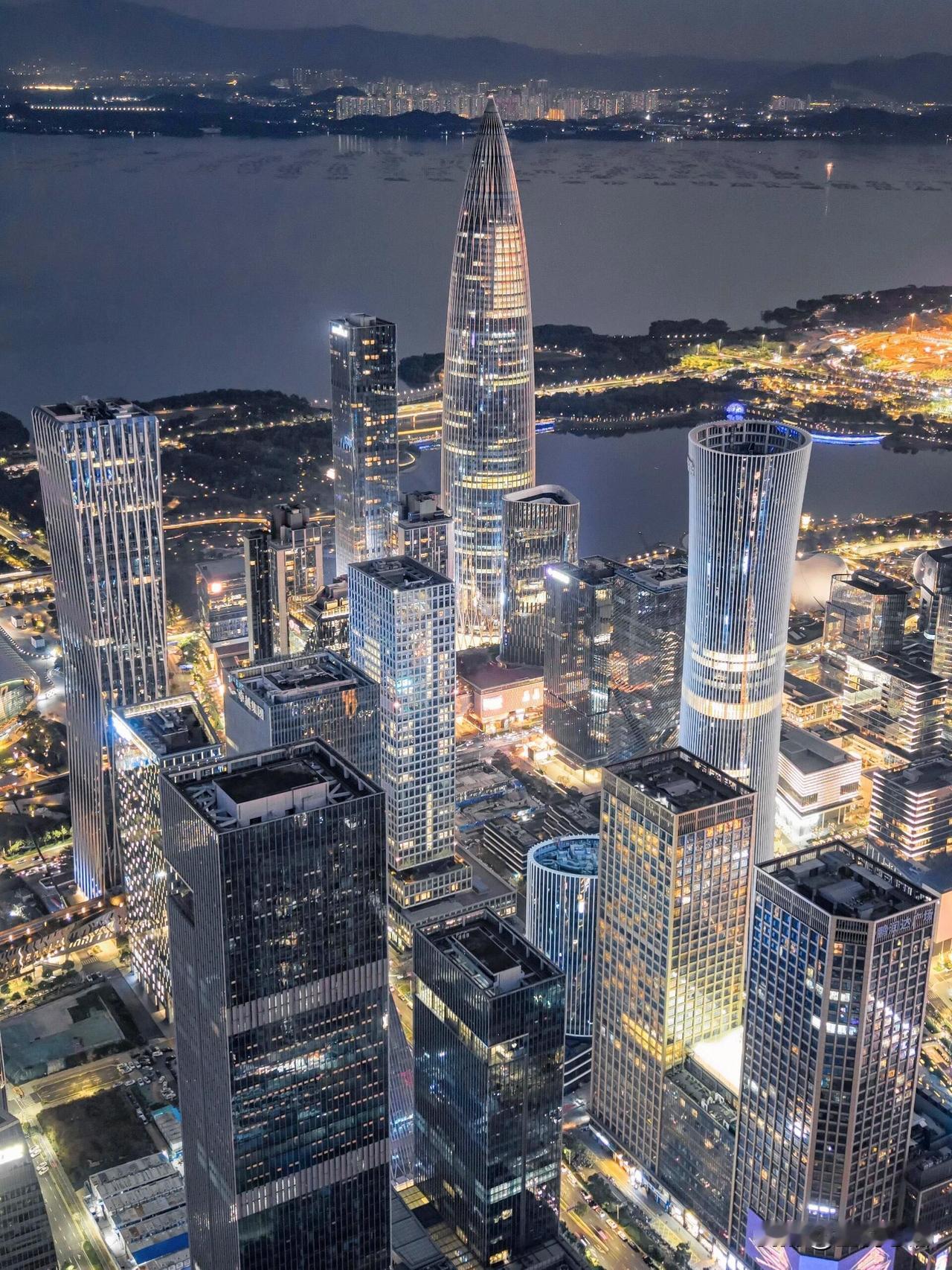 深圳南山后海也太有魅力了！每次来这儿，都忍不住感叹，满满的科技范！满眼