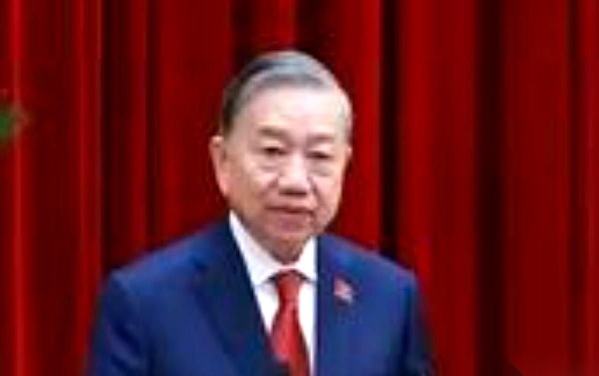 2026年6月30日，广西的群山之间，浑黄的江水顺着巨大的水泥闸门奔涌而下，砸出