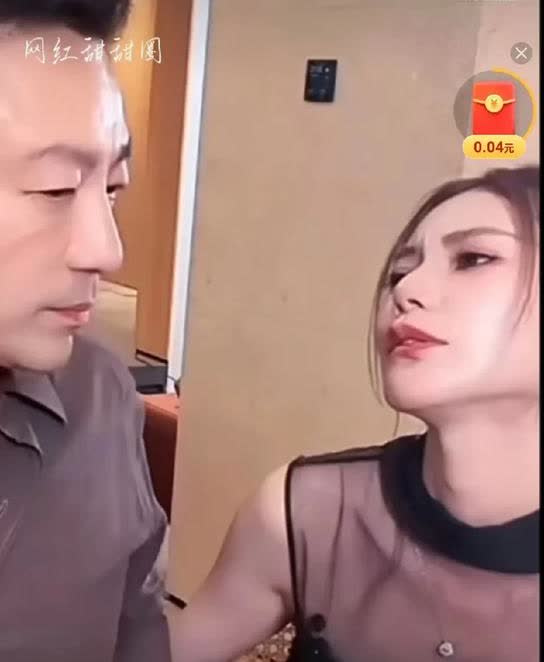 马筱梅在直播间和汪小菲撒娇汪小菲一点脾气都没有看来男人还是喜欢年纪轻的女