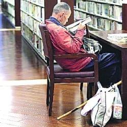 杭州被投诉的“流浪汉”，是韦思浩先生，毕业于浙大，为避开世俗赞誉，也不想让受助