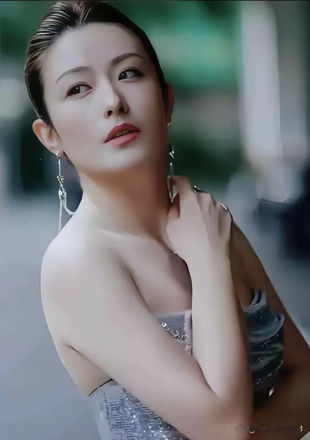 这是一个没有绯闻的演员，很干净，从2004年出道已经有22年了，她的长相落落大方
