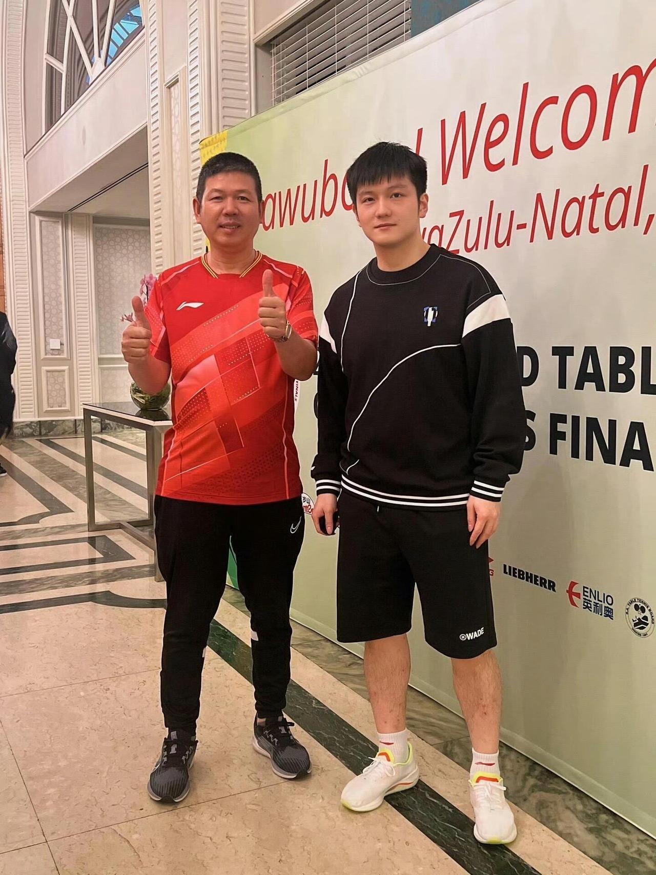 德班东哥是有品位的，选衣服的眼光在线，又乖巧又懂事又板正，还特别的潮流！长袖配