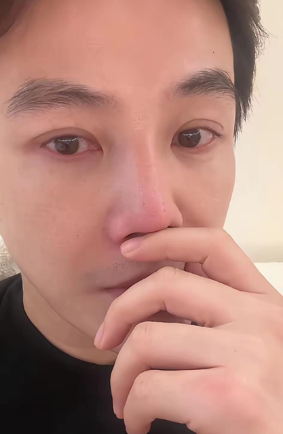 孙坚不值得同情！演员孙坚发视频哭了，眼睛通红的！为什么？因为他说他家的活都是