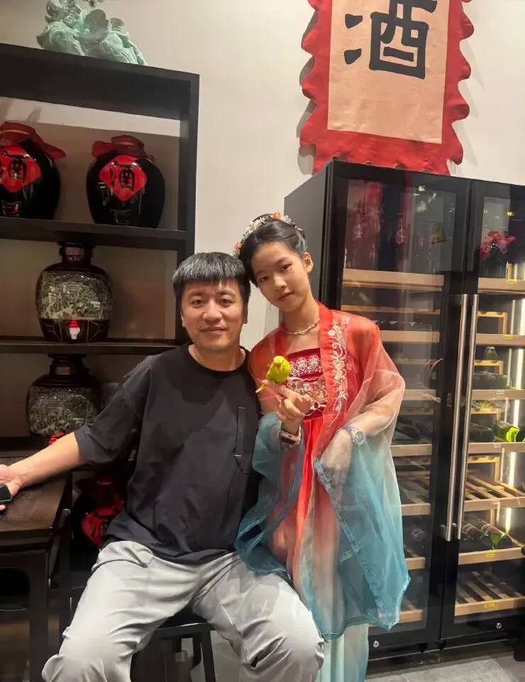 张雪峰走了，年仅41岁！他只有一个女儿，叫张姩菡，今年才11岁。曾经谈到女儿