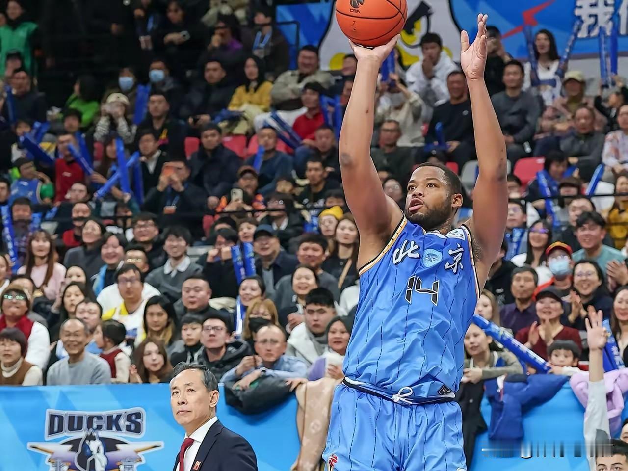 斯佩尔曼或提前续约留队！北京男篮大胜山东男篮，小外援贝利表现非常积极。反倒是大