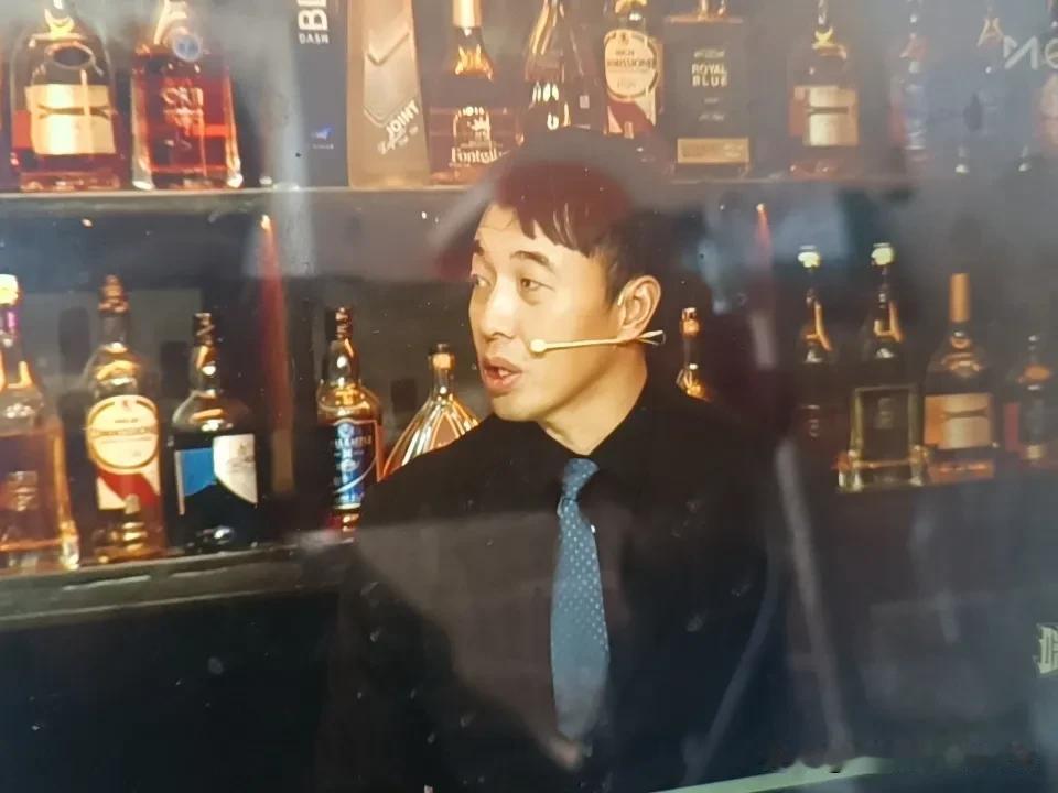 央视解说：76人总冠军！卫冕冠军被残阵的费城压制了，阵容厚度深不可测，乐福，韦德