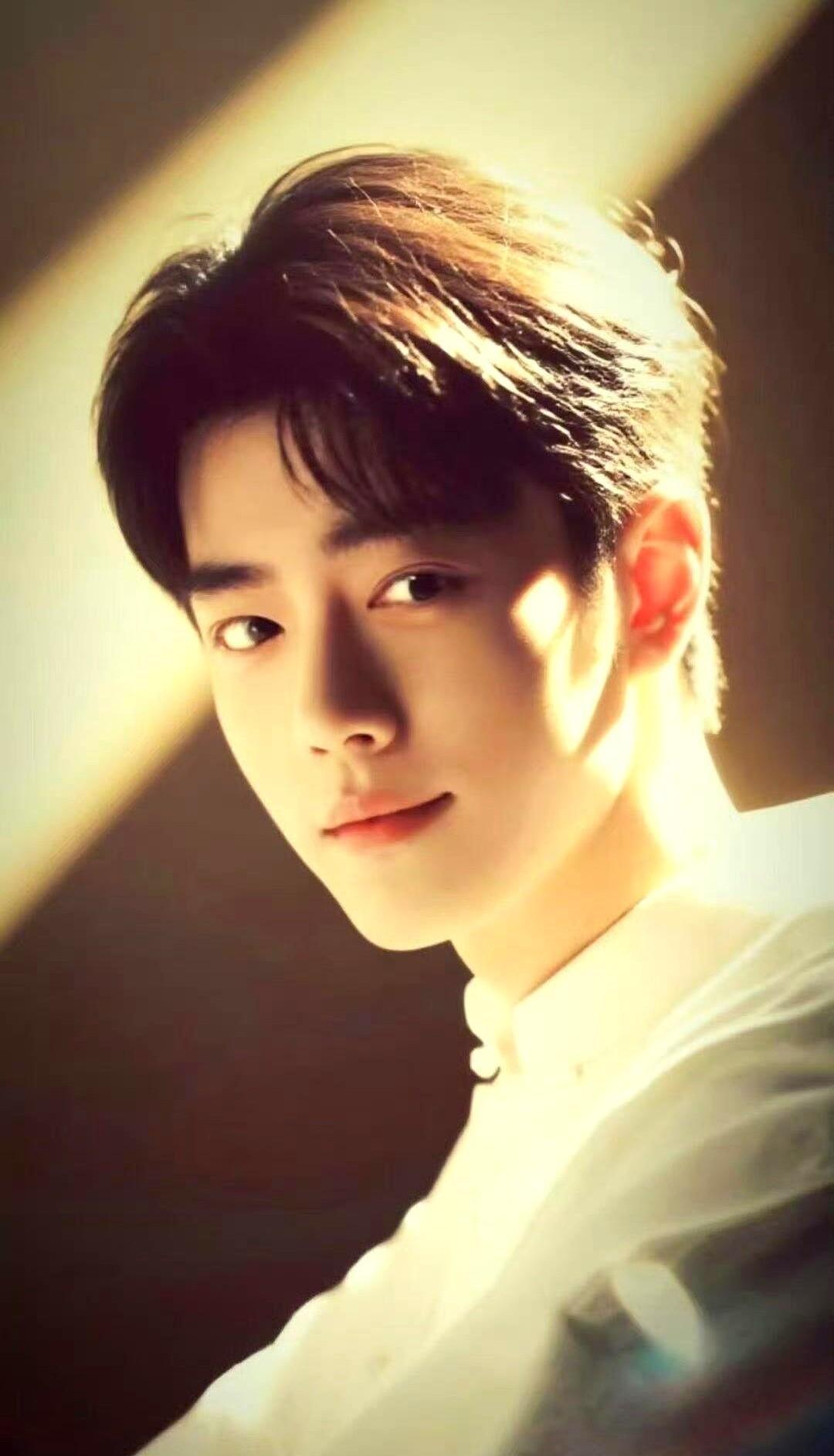 一个信号，炸翻了饭圈。《王子变青蛙》的导演陈铭章，亲自跑去《小城良方》剧组，盯