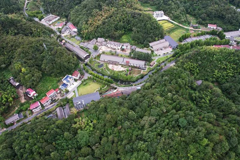 2025年10月13日，安徽省六安市霍山县景秀蓝湾小区发生一起严重事件，一业主私