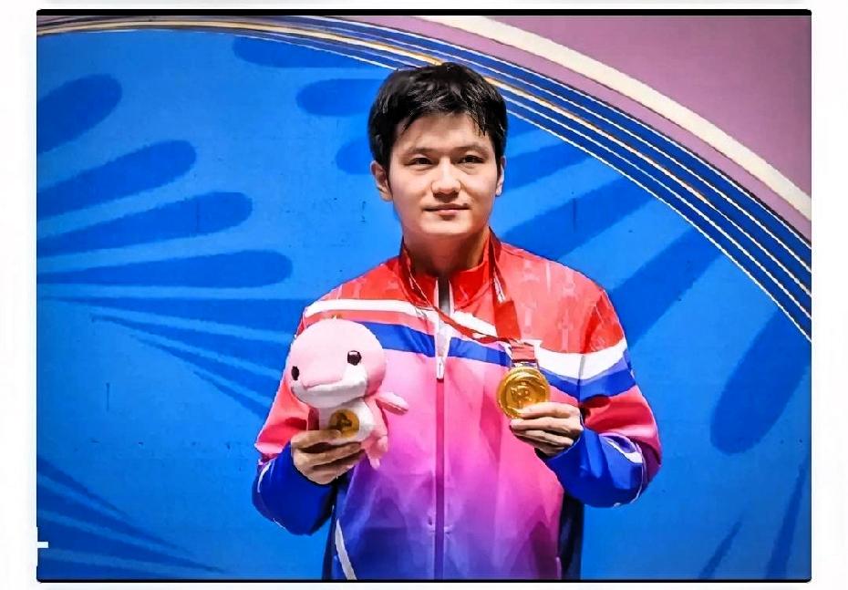 樊振东全运会夺冠教练组沉默了马龙也只能无奈叹气，他早就知道了能扛大旗的是小胖