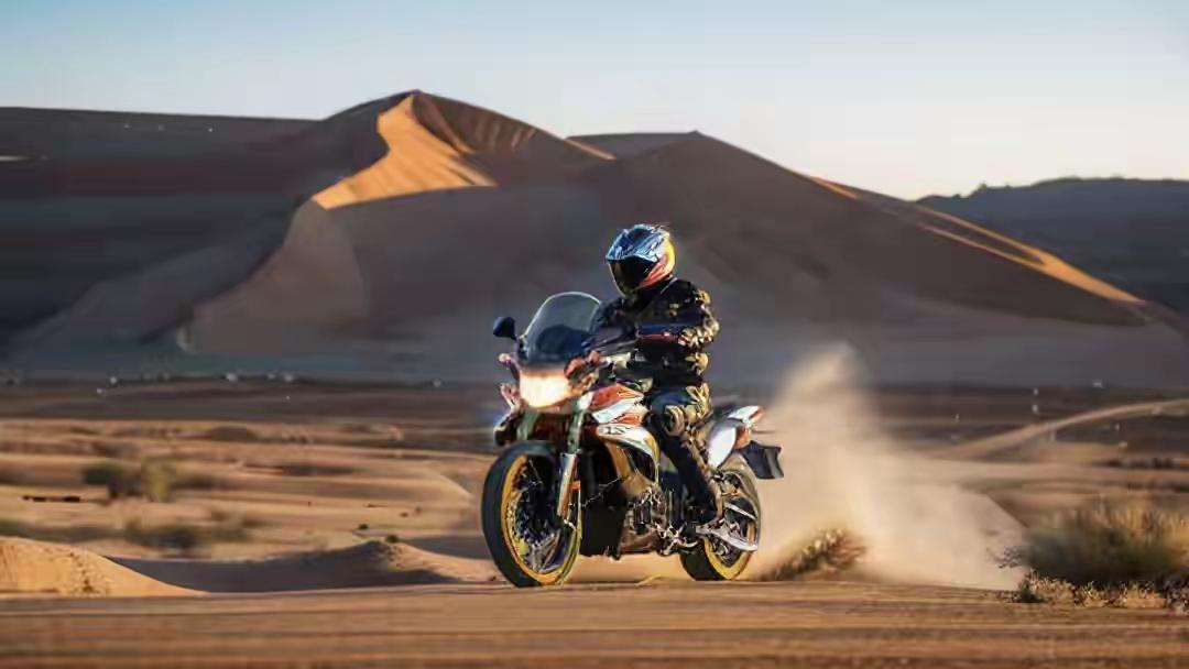 🏍️机车潮真相：都市人的多维需求解决方案今年突然爆火的机车风潮，实则是成