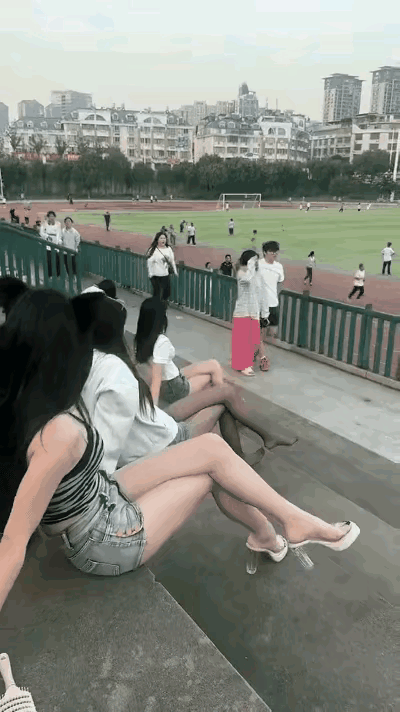 醉了现在的年轻人怎么说翻脸就翻脸啊！[思考]