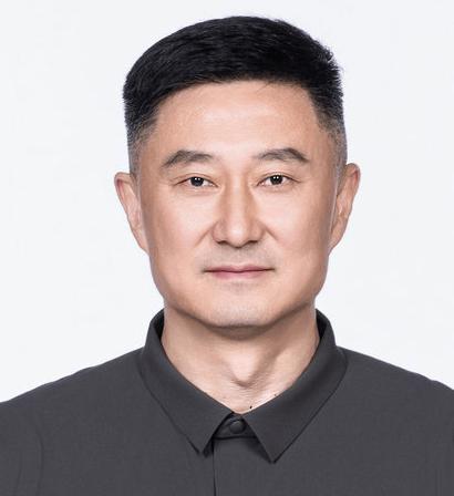 破防！崔永熙半场坐冷板凳，一上场就，杜锋到底在想什么？谁懂啊！这场广东德比战