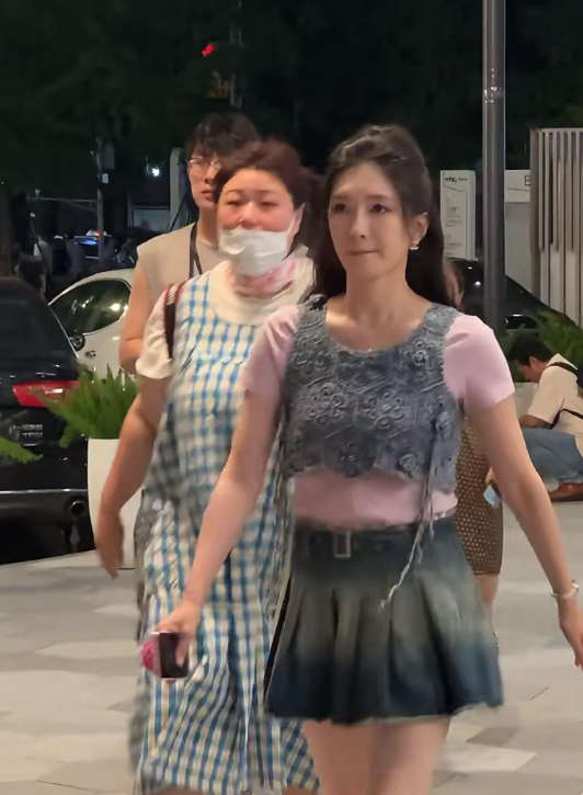 起猛了这是江疏影还是谢娜？？​​​