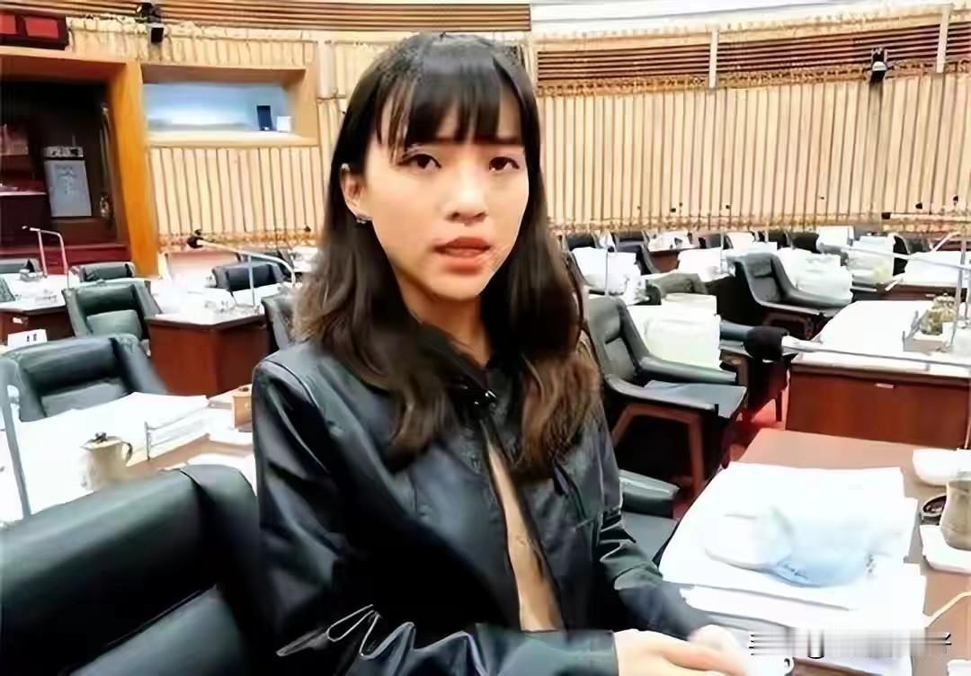 绿营立院党团7长完整名单出炉，那个给韩国瑜翻白眼的黄捷当上了绿营立院新会期的