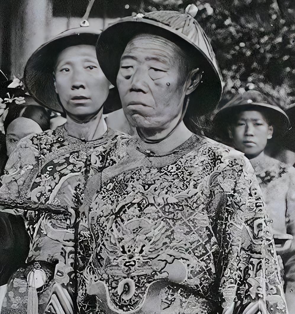 1908年，慈禧太后死后，李莲英便失去了最大的靠山，为慈禧守孝百天后，李莲英向垂