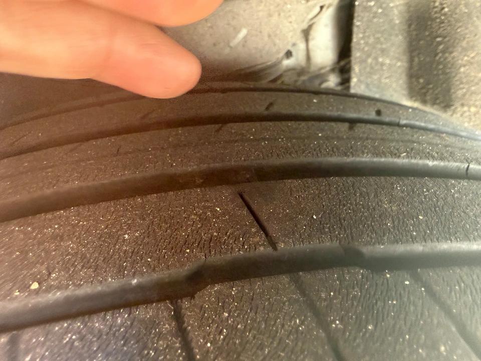 买的ID3，自重1.75吨，3年半不到，40000km轮胎已经这个样子了，都快
